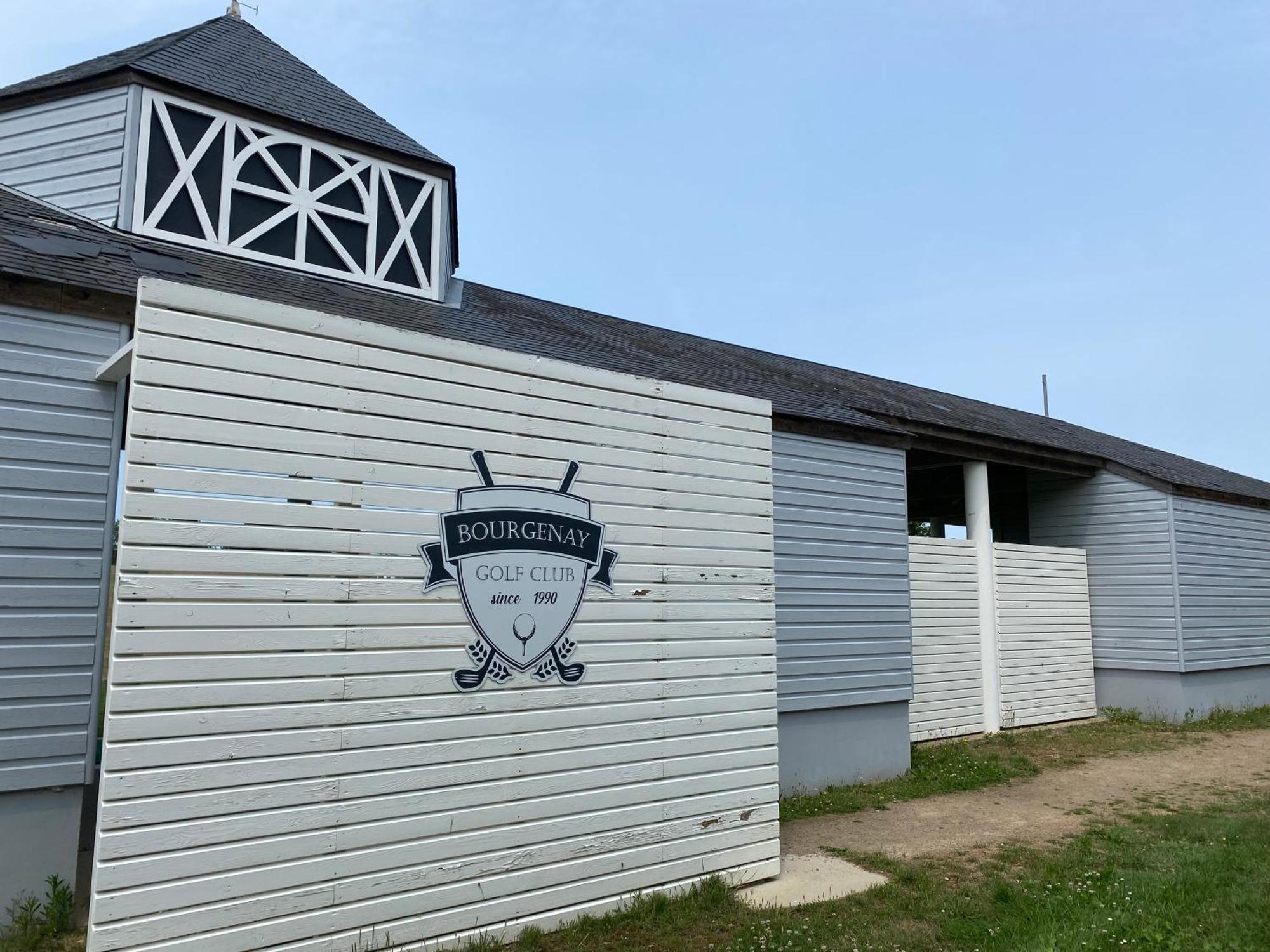 1 Situee Dans Un Magnifique Village Familiale