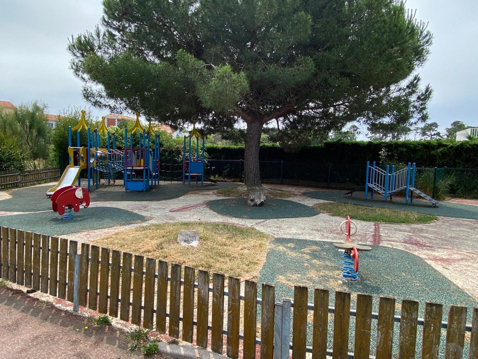 1 Situee Dans Un Magnifique Village Familiale *